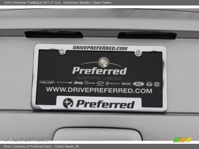 Silverstone Metallic / Dark Pewter 2004 Chevrolet TrailBlazer EXT LT 4x4