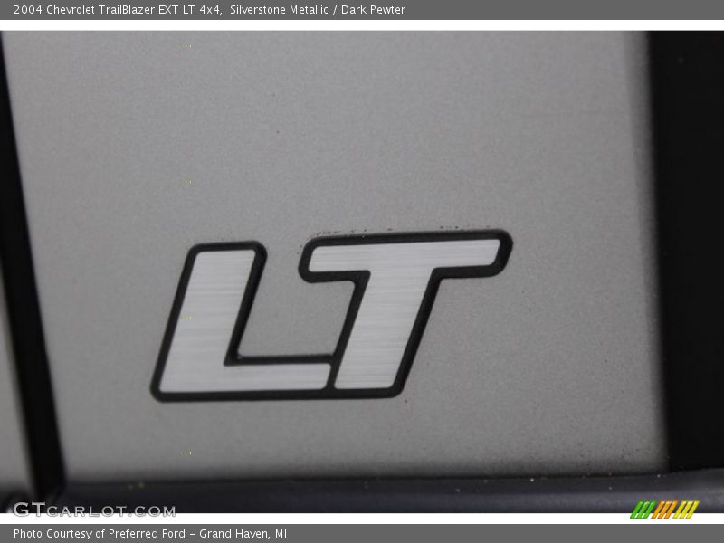 Silverstone Metallic / Dark Pewter 2004 Chevrolet TrailBlazer EXT LT 4x4