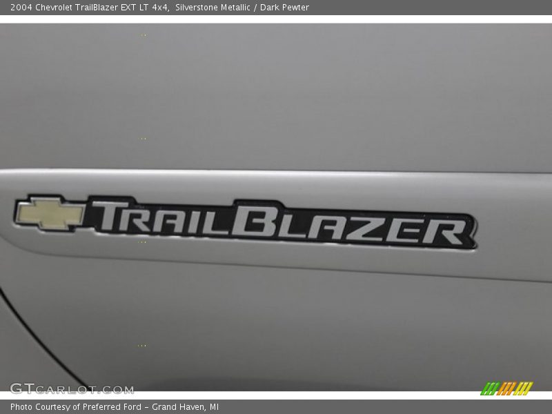 Silverstone Metallic / Dark Pewter 2004 Chevrolet TrailBlazer EXT LT 4x4