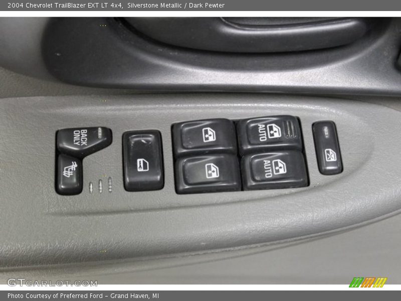 Silverstone Metallic / Dark Pewter 2004 Chevrolet TrailBlazer EXT LT 4x4