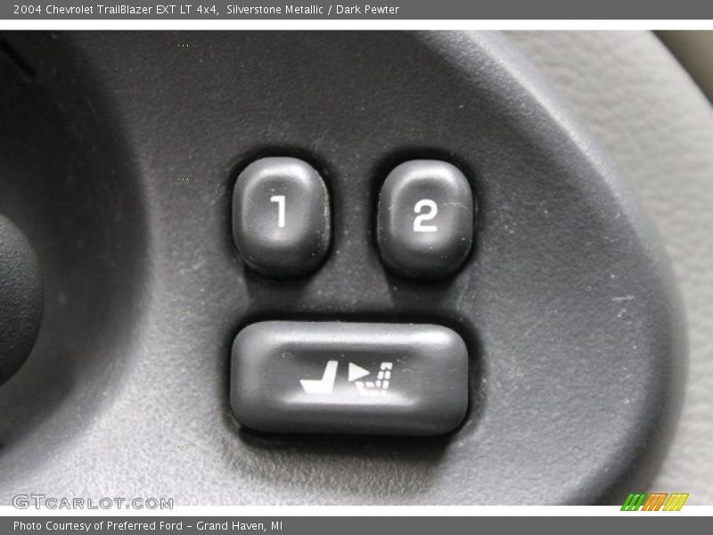 Silverstone Metallic / Dark Pewter 2004 Chevrolet TrailBlazer EXT LT 4x4