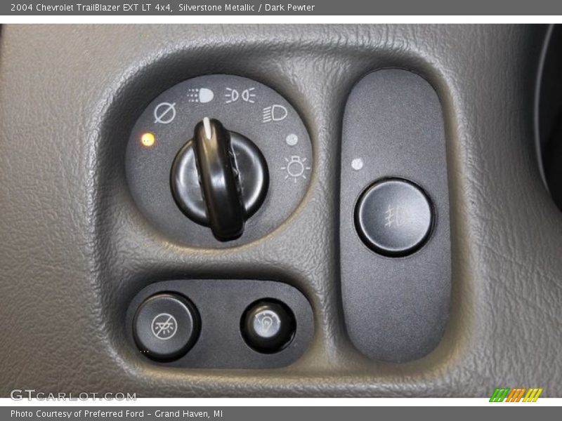 Silverstone Metallic / Dark Pewter 2004 Chevrolet TrailBlazer EXT LT 4x4