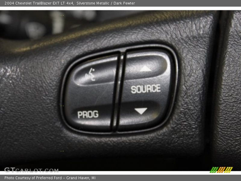 Silverstone Metallic / Dark Pewter 2004 Chevrolet TrailBlazer EXT LT 4x4