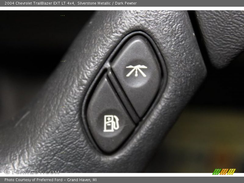 Silverstone Metallic / Dark Pewter 2004 Chevrolet TrailBlazer EXT LT 4x4