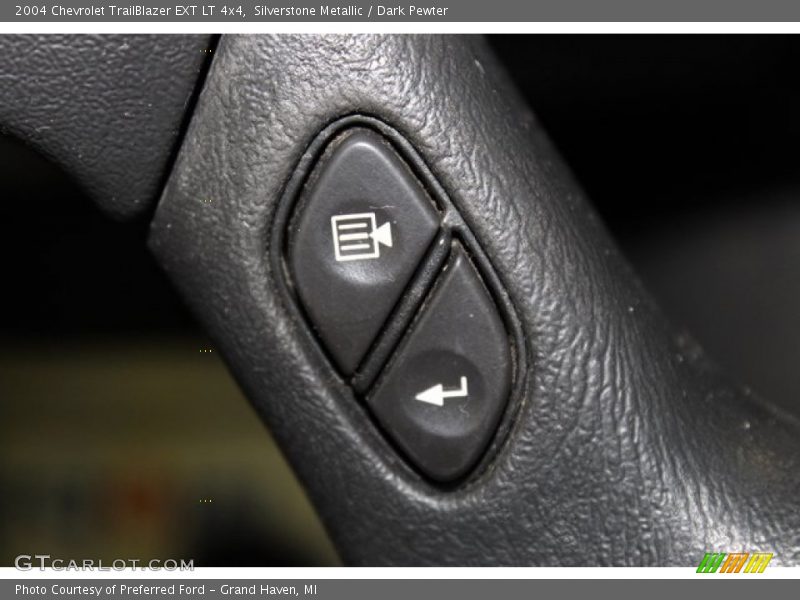 Silverstone Metallic / Dark Pewter 2004 Chevrolet TrailBlazer EXT LT 4x4