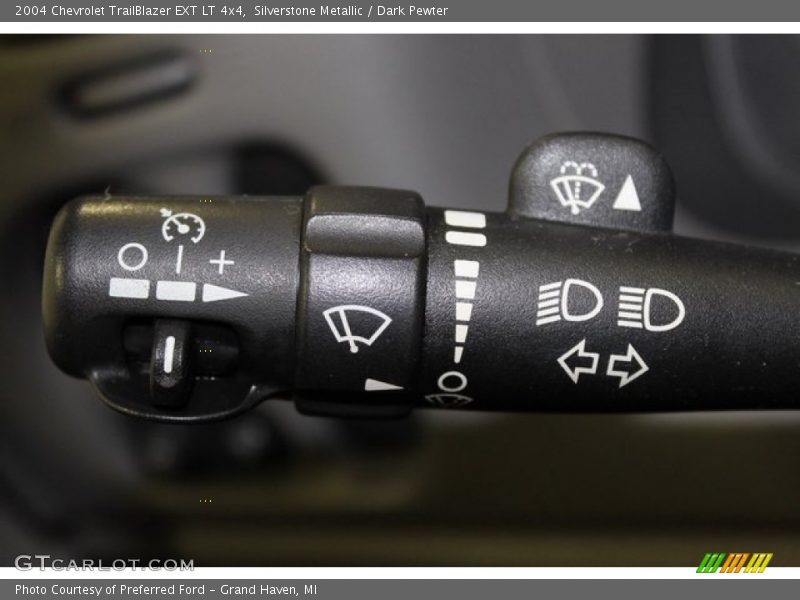Silverstone Metallic / Dark Pewter 2004 Chevrolet TrailBlazer EXT LT 4x4