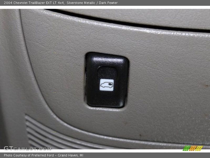 Silverstone Metallic / Dark Pewter 2004 Chevrolet TrailBlazer EXT LT 4x4
