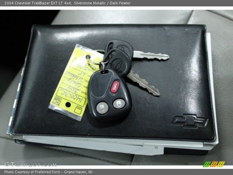 Silverstone Metallic / Dark Pewter 2004 Chevrolet TrailBlazer EXT LT 4x4