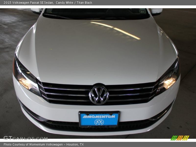 Candy White / Titan Black 2015 Volkswagen Passat SE Sedan
