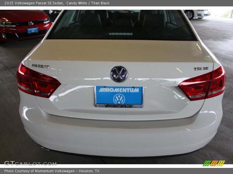 Candy White / Titan Black 2015 Volkswagen Passat SE Sedan