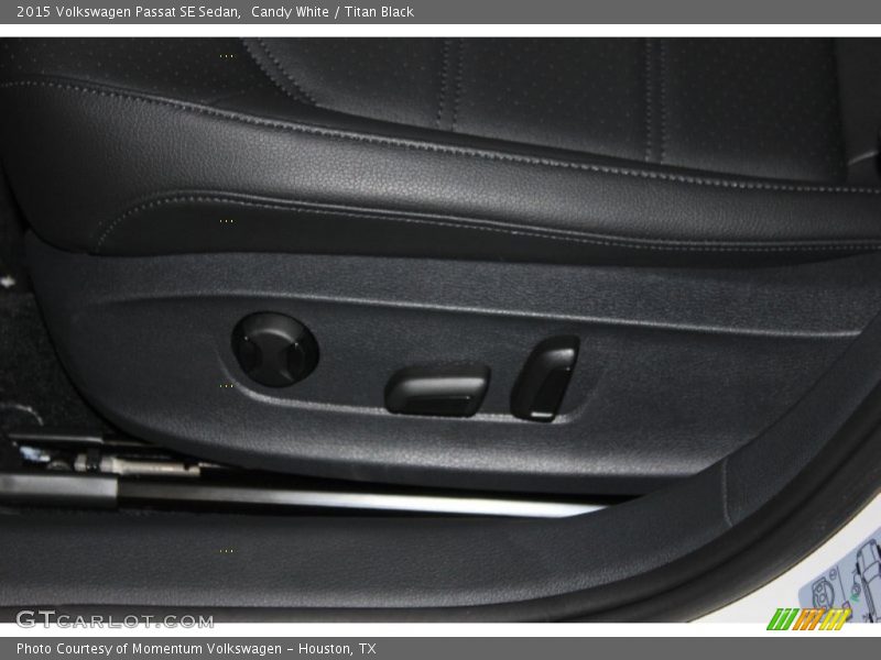 Candy White / Titan Black 2015 Volkswagen Passat SE Sedan