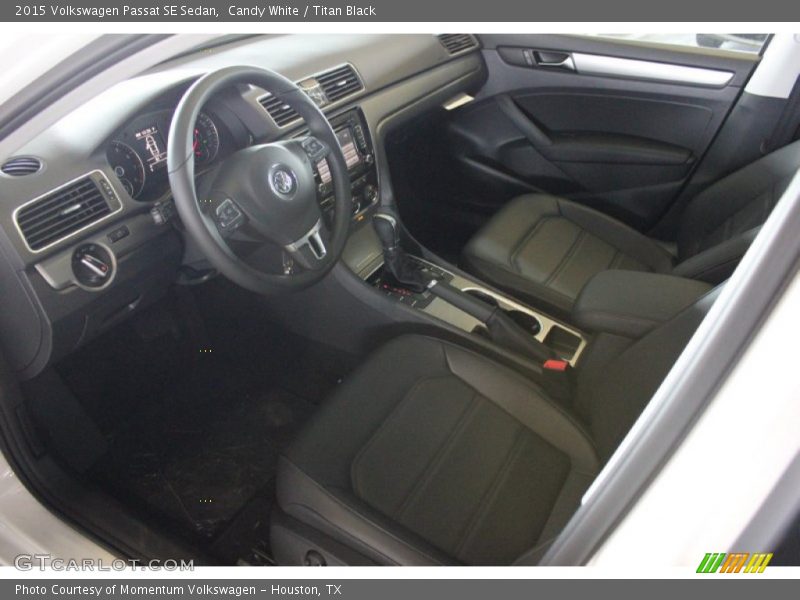 Candy White / Titan Black 2015 Volkswagen Passat SE Sedan