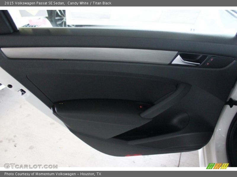 Candy White / Titan Black 2015 Volkswagen Passat SE Sedan