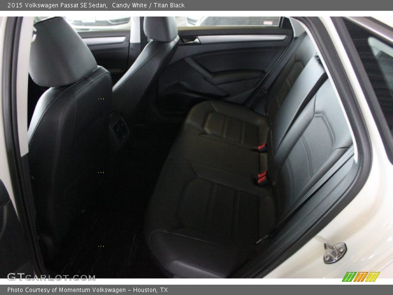 Candy White / Titan Black 2015 Volkswagen Passat SE Sedan