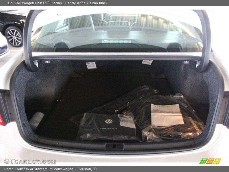 Candy White / Titan Black 2015 Volkswagen Passat SE Sedan