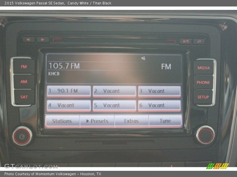 Candy White / Titan Black 2015 Volkswagen Passat SE Sedan