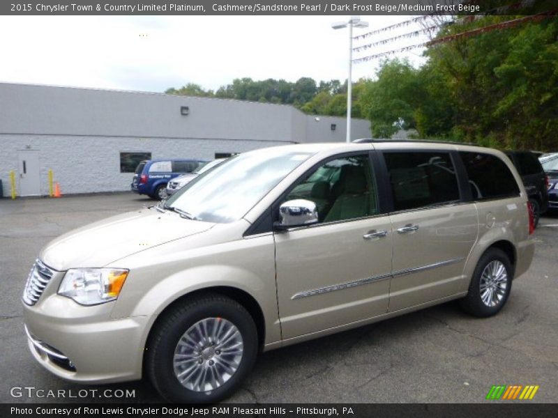 Front 3/4 View of 2015 Town & Country Limited Platinum