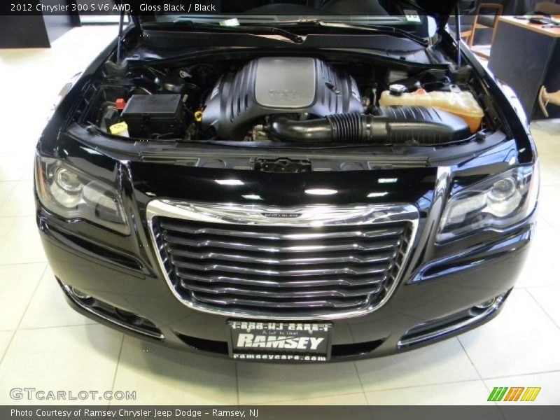 Gloss Black / Black 2012 Chrysler 300 S V6 AWD