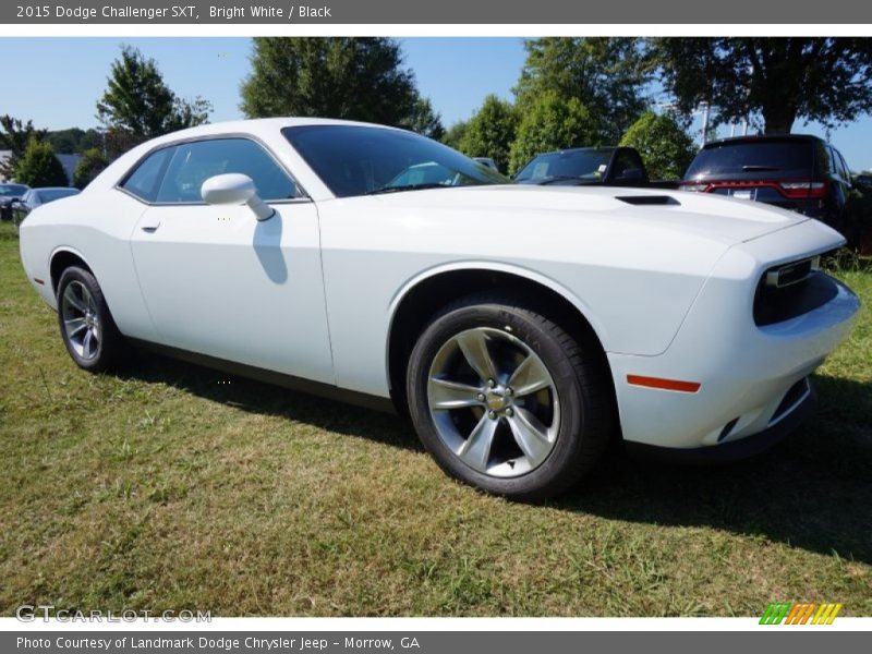 Front 3/4 View of 2015 Challenger SXT