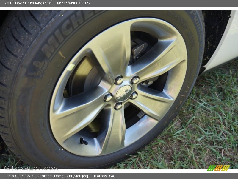 Bright White / Black 2015 Dodge Challenger SXT