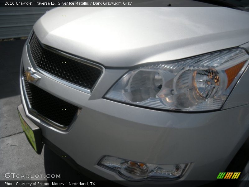 Silver Ice Metallic / Dark Gray/Light Gray 2010 Chevrolet Traverse LS