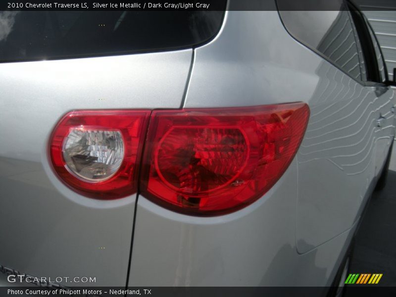 Silver Ice Metallic / Dark Gray/Light Gray 2010 Chevrolet Traverse LS