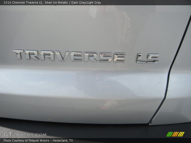 Silver Ice Metallic / Dark Gray/Light Gray 2010 Chevrolet Traverse LS