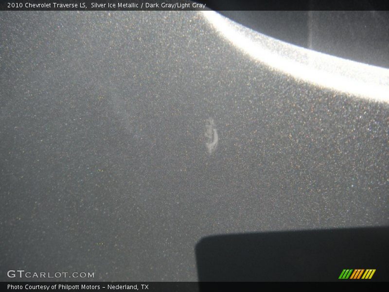Silver Ice Metallic / Dark Gray/Light Gray 2010 Chevrolet Traverse LS
