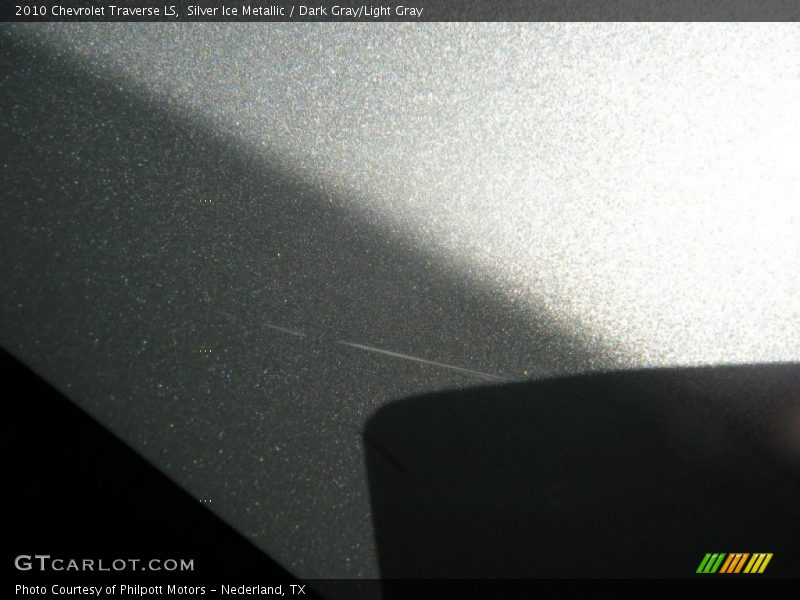 Silver Ice Metallic / Dark Gray/Light Gray 2010 Chevrolet Traverse LS