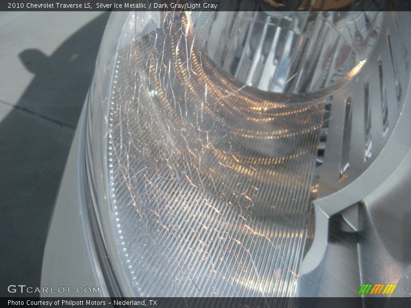 Silver Ice Metallic / Dark Gray/Light Gray 2010 Chevrolet Traverse LS