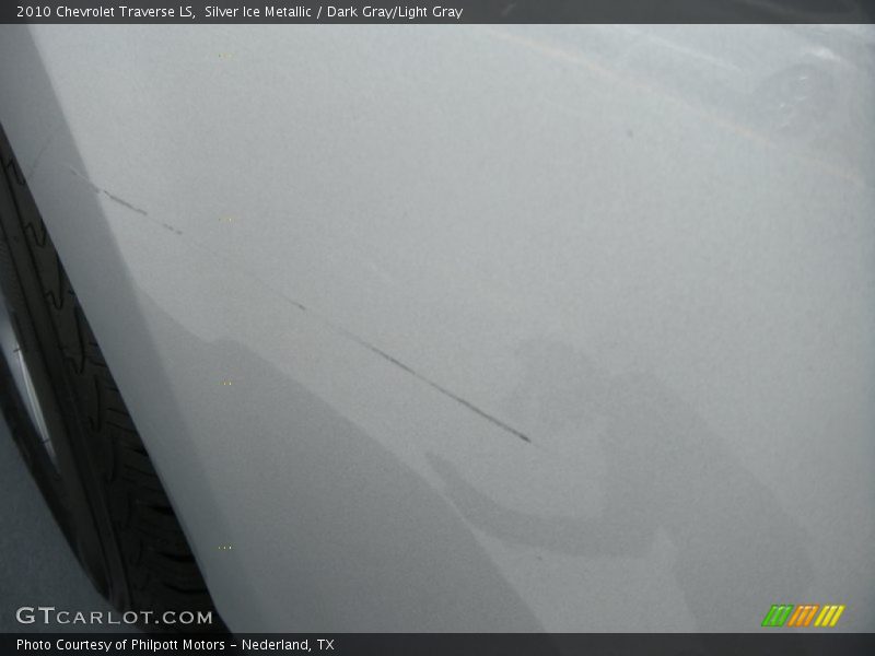 Silver Ice Metallic / Dark Gray/Light Gray 2010 Chevrolet Traverse LS