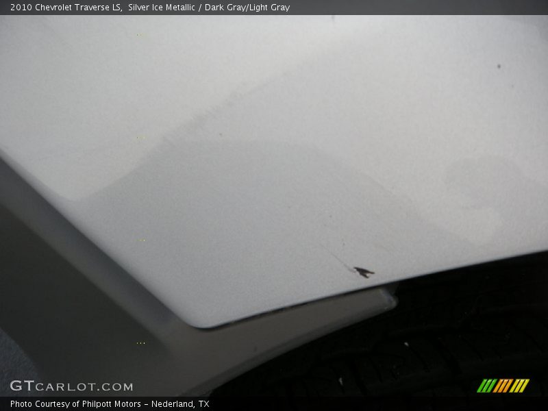 Silver Ice Metallic / Dark Gray/Light Gray 2010 Chevrolet Traverse LS