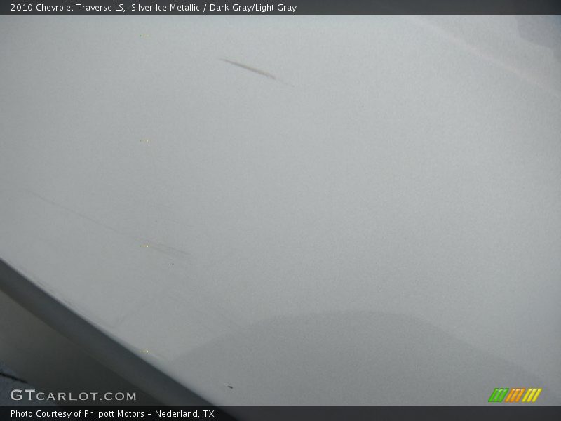 Silver Ice Metallic / Dark Gray/Light Gray 2010 Chevrolet Traverse LS