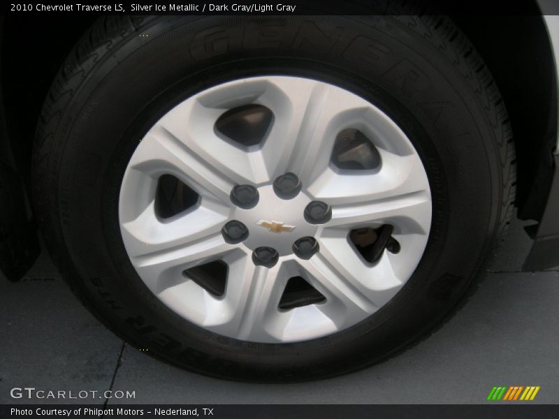 Silver Ice Metallic / Dark Gray/Light Gray 2010 Chevrolet Traverse LS
