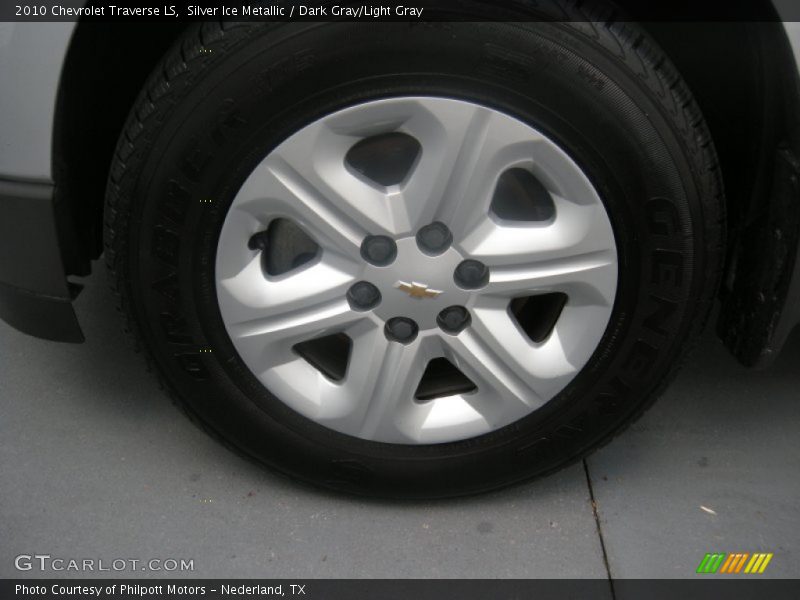 Silver Ice Metallic / Dark Gray/Light Gray 2010 Chevrolet Traverse LS