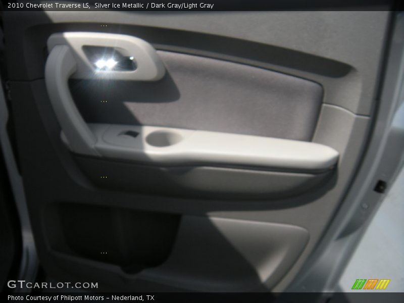 Silver Ice Metallic / Dark Gray/Light Gray 2010 Chevrolet Traverse LS