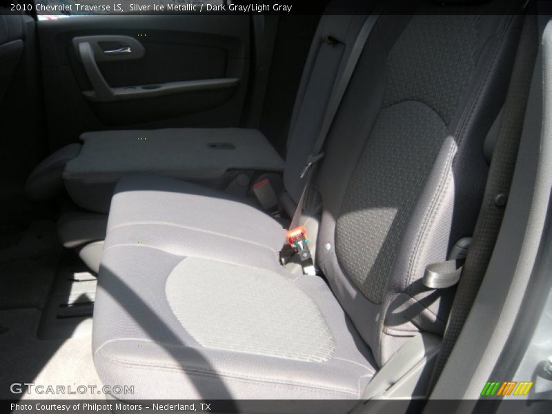 Silver Ice Metallic / Dark Gray/Light Gray 2010 Chevrolet Traverse LS