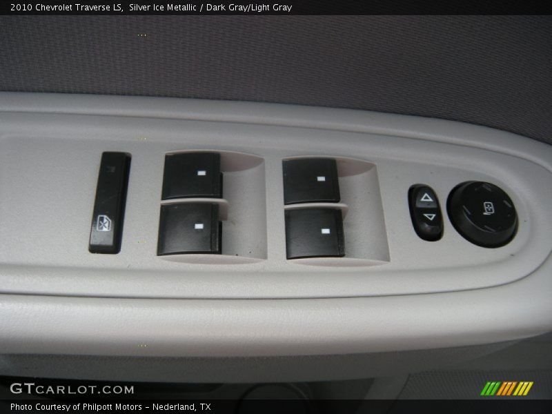 Silver Ice Metallic / Dark Gray/Light Gray 2010 Chevrolet Traverse LS