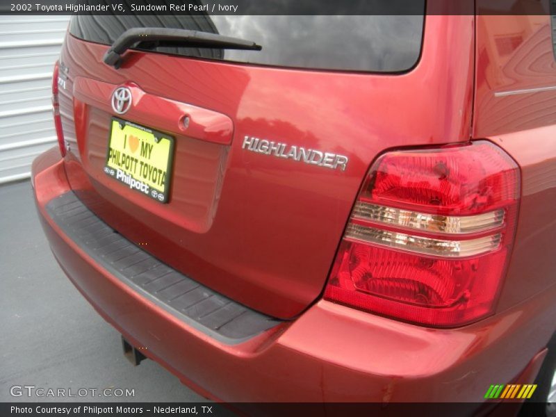 Sundown Red Pearl / Ivory 2002 Toyota Highlander V6