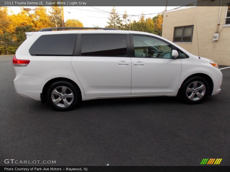 Super White / Light Gray 2011 Toyota Sienna LE