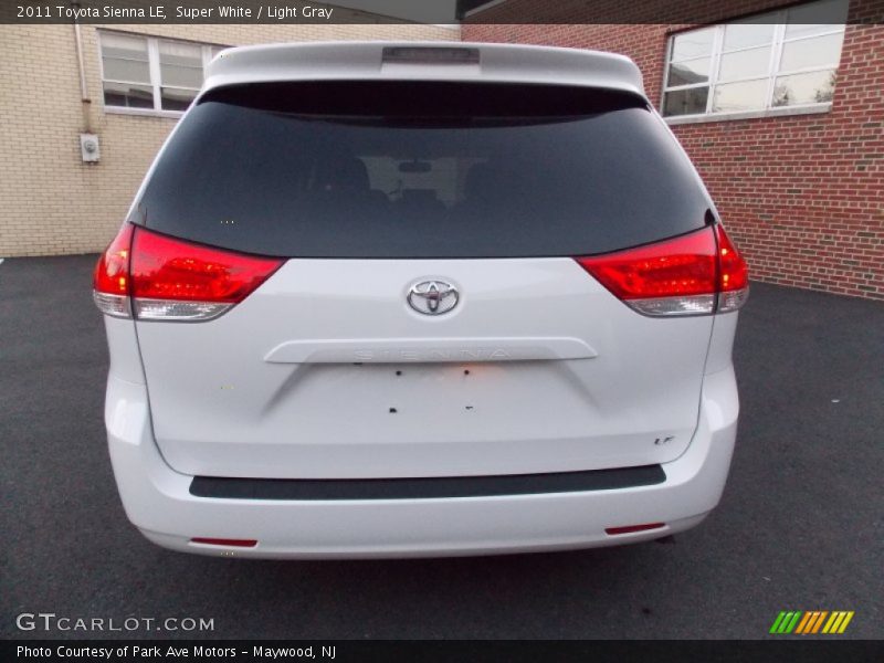 Super White / Light Gray 2011 Toyota Sienna LE