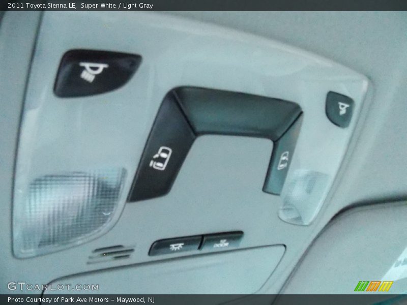 Super White / Light Gray 2011 Toyota Sienna LE