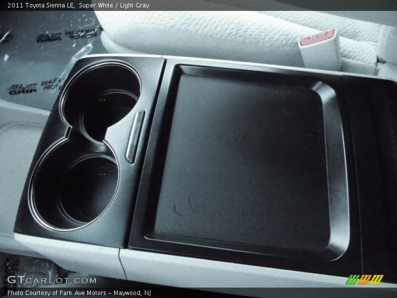 Super White / Light Gray 2011 Toyota Sienna LE