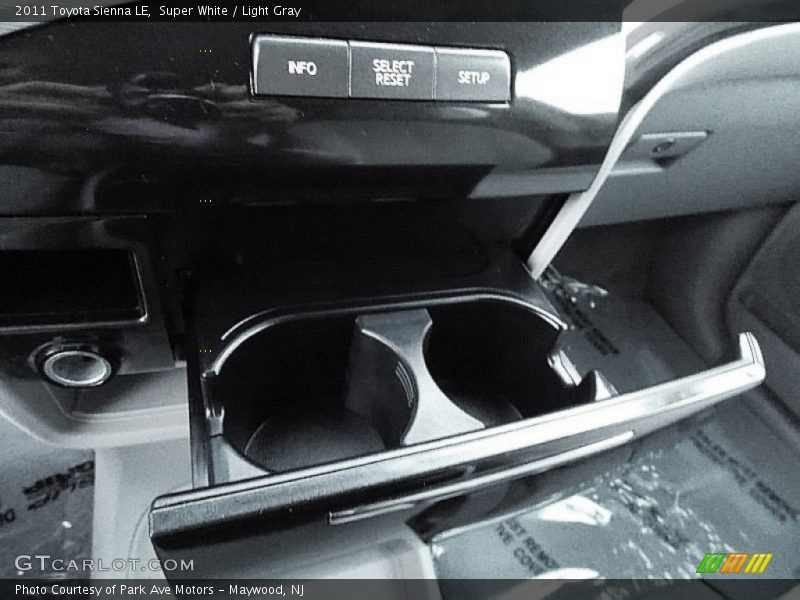 Super White / Light Gray 2011 Toyota Sienna LE