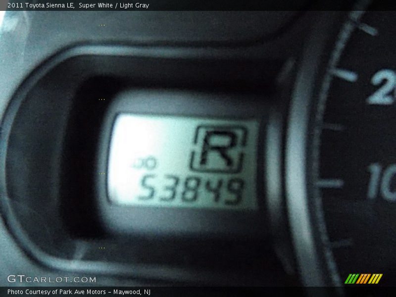 Super White / Light Gray 2011 Toyota Sienna LE