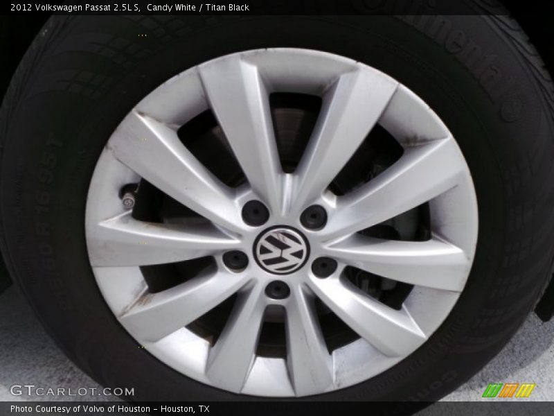 Candy White / Titan Black 2012 Volkswagen Passat 2.5L S