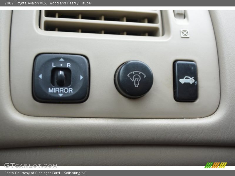 Controls of 2002 Avalon XLS