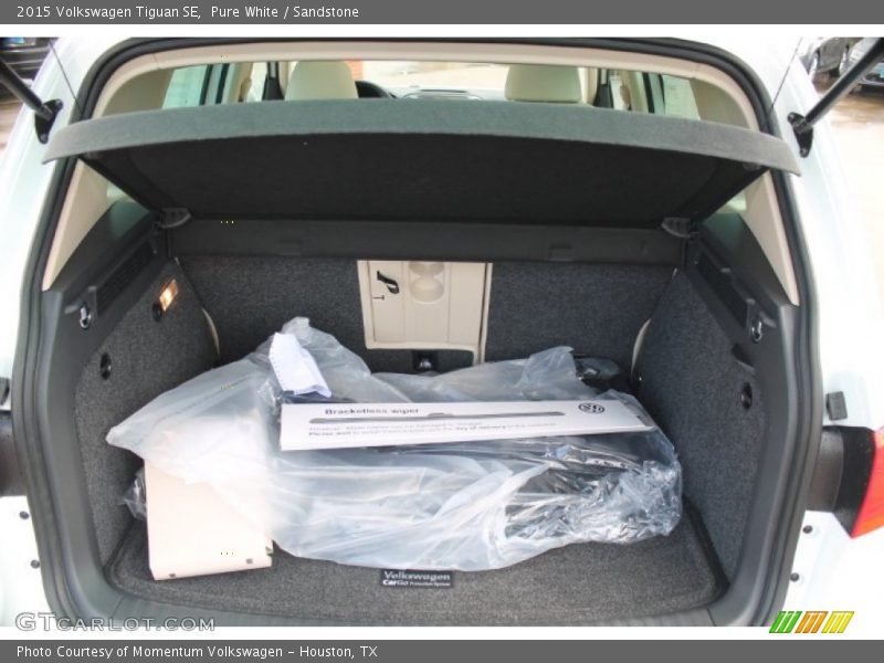 Pure White / Sandstone 2015 Volkswagen Tiguan SE