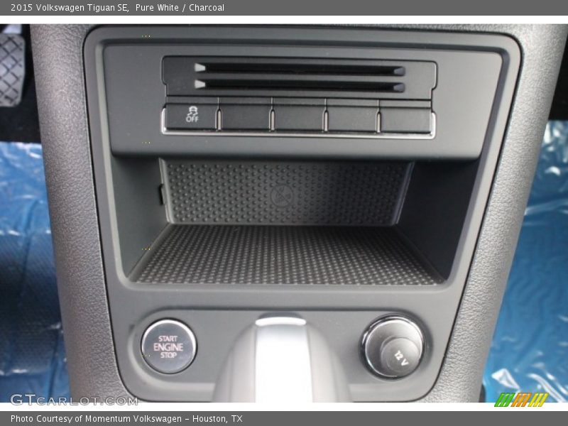 Pure White / Charcoal 2015 Volkswagen Tiguan SE
