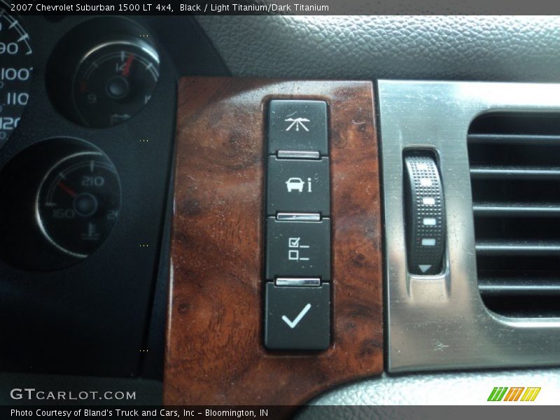 Black / Light Titanium/Dark Titanium 2007 Chevrolet Suburban 1500 LT 4x4